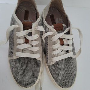 EUC OluKai Pehuea Li Sneakers 8.5 M